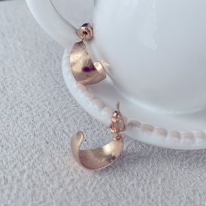 Small petal hoops in gold